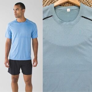 Lululemon Men’s Metal Vent Tech Short Sleeve Activewear Workout in Ligh Blue L